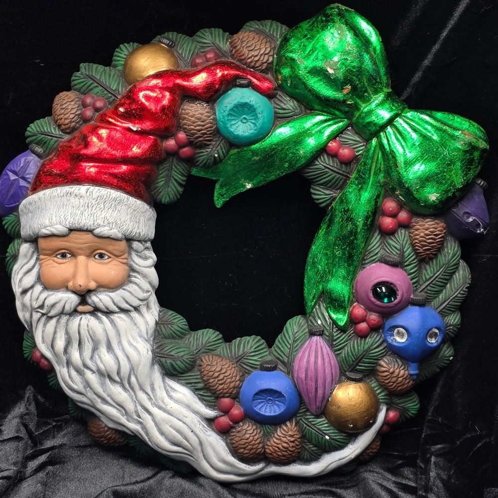 Vintage Hand Painted Ceramic Santa Claus Christmas Wreath Wall Decor Ornament